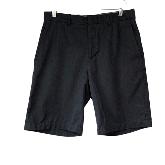 Walter Hagen gray and black pinstripe walking shorts w zipper‎ closure. Size 32W - Picture 1 of 13